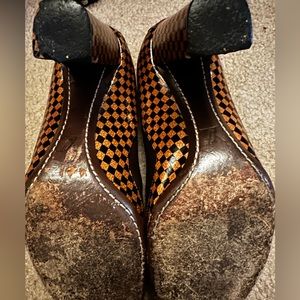 Louis Vuitton heels size 6